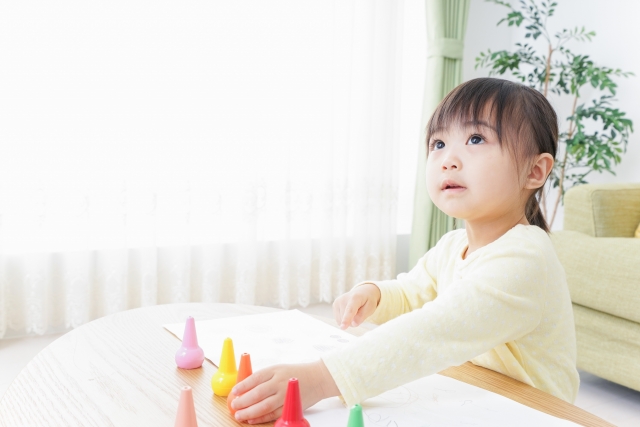 子どもの頃の記憶を持つ人、持たない人の傾向と幼い日の思い出が性格形成に及ぼす効果